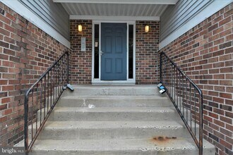 Building Photo - 1307 Clover Valley Way