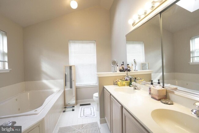 Building Photo - 2041 Greenes Way Cir