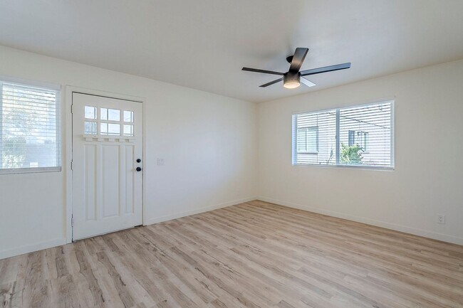 Building Photo - First floor fully updated unit!