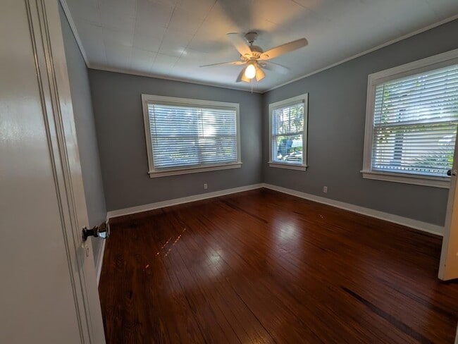 Building Photo - 145 29th Ave N