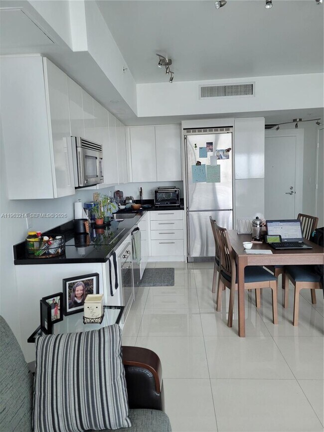 Building Photo - 92 SW 3rd St