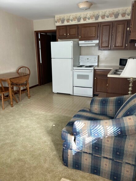 Primary Photo - 214 E Lima St