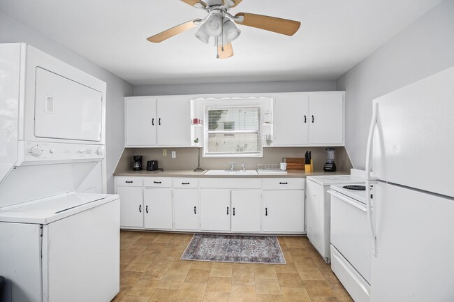 Building Photo - Adorable home in Kernersville!