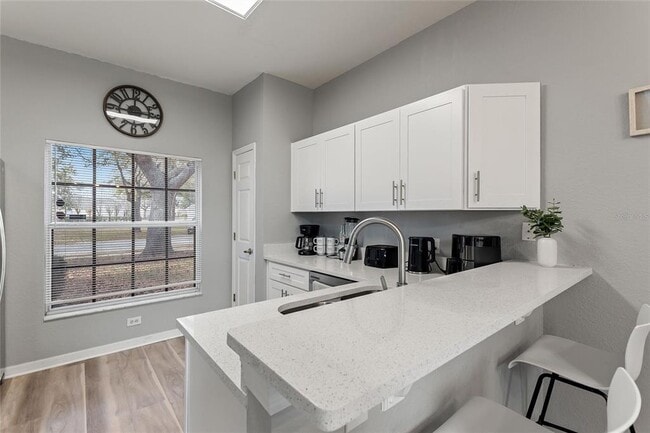 Building Photo - 546 Windsor Pl