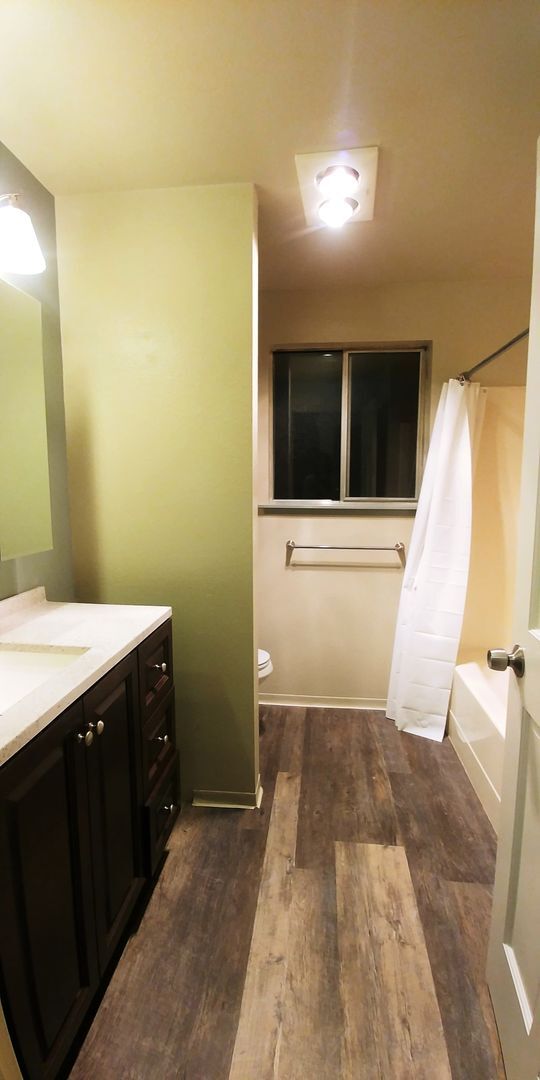Building Photo - Townhouse in Desirable University Place Ne...