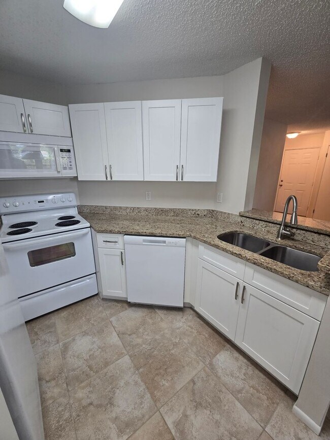 Building Photo - 2577 Grassy Point Dr