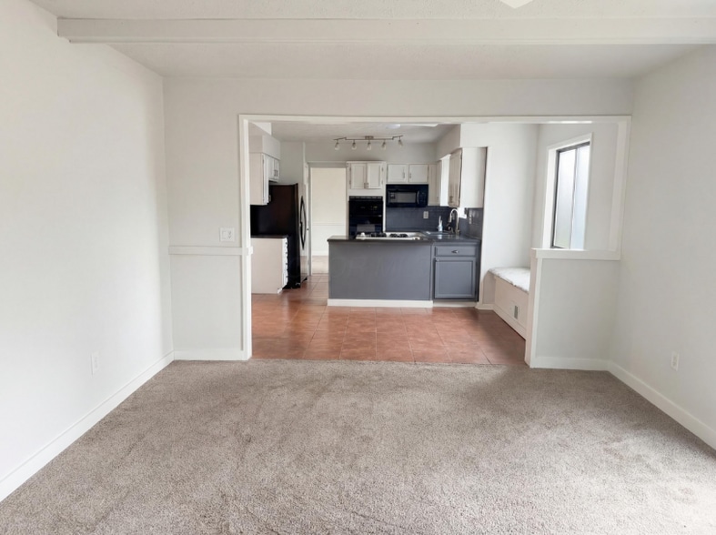 Building Photo - 6288 Fence Row Ln