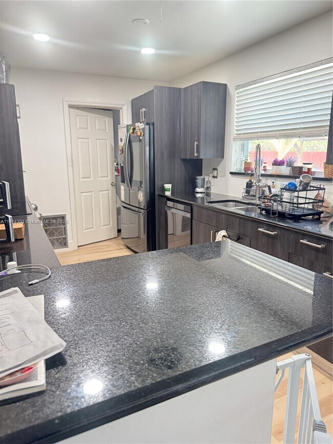 Building Photo - 3807 Hayes St