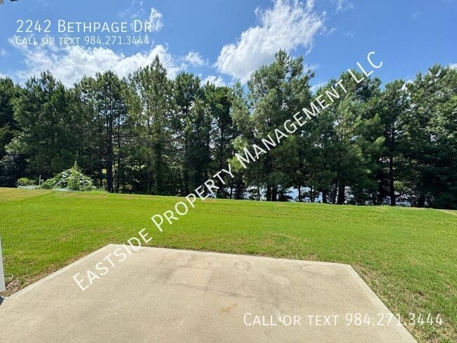 Building Photo - 2242 Bethpage Dr