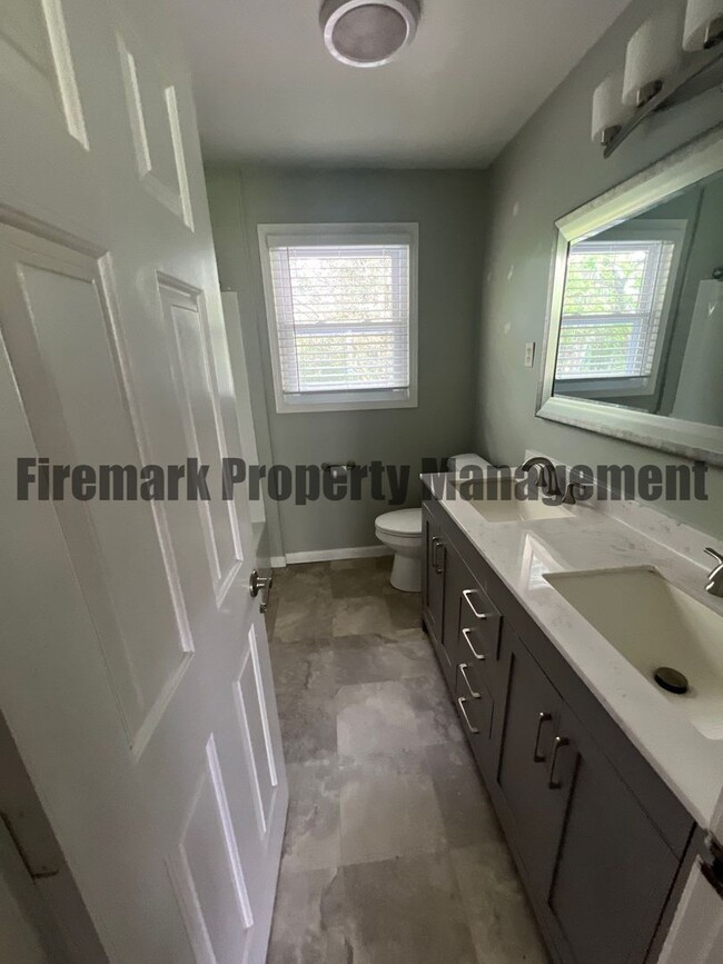 Building Photo - 5105 Briarwood Dr