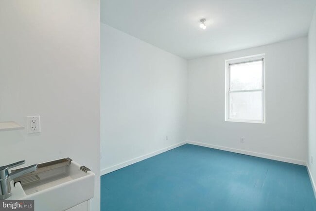 Building Photo - 2329 Frankford Ave