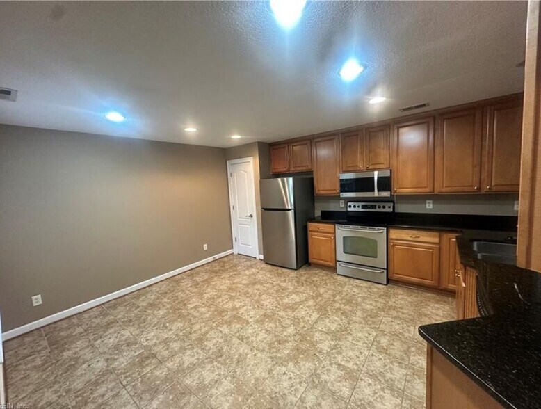 Building Photo - 5565 Frog Pond Ln