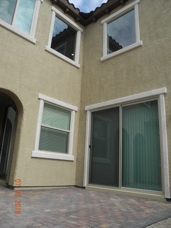 Building Photo - 1051 Whitworth Ave