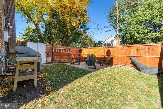 Building Photo - 110 E Rosemont Ave