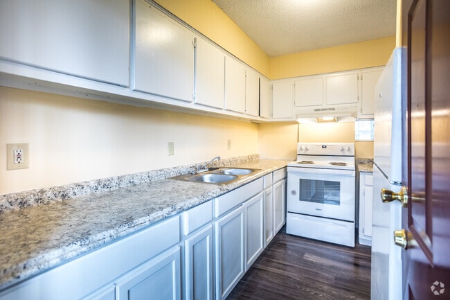 Building Photo - Charter Oak Apartments and Townhomes