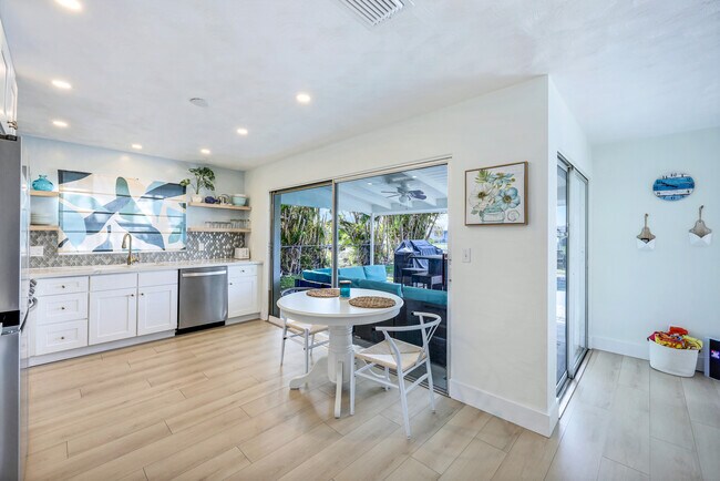 Building Photo - 1432 Wellington Ct