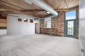 Building Photo - 940 Monroe Ave NW