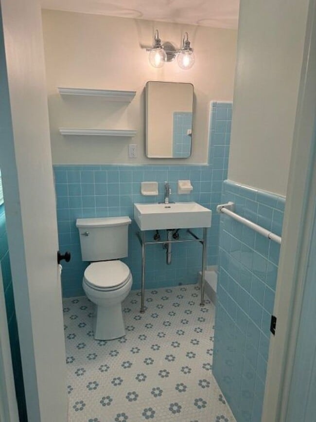 Building Photo - Thunderbolt Charm Meets Modern Comfort