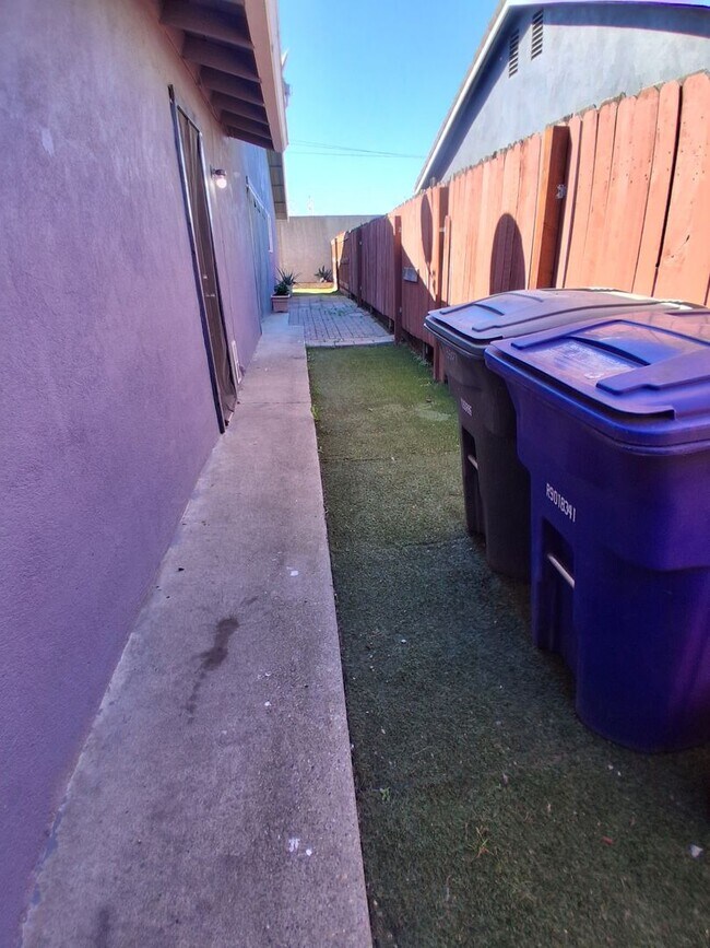 Building Photo - Thistlewood3505/3507