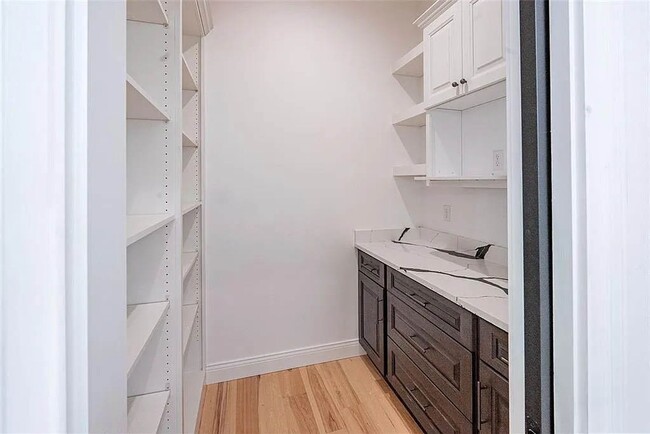 Building Photo - 1528 Brunston Dr