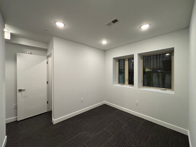 Building Photo - 2226 N Franklin St