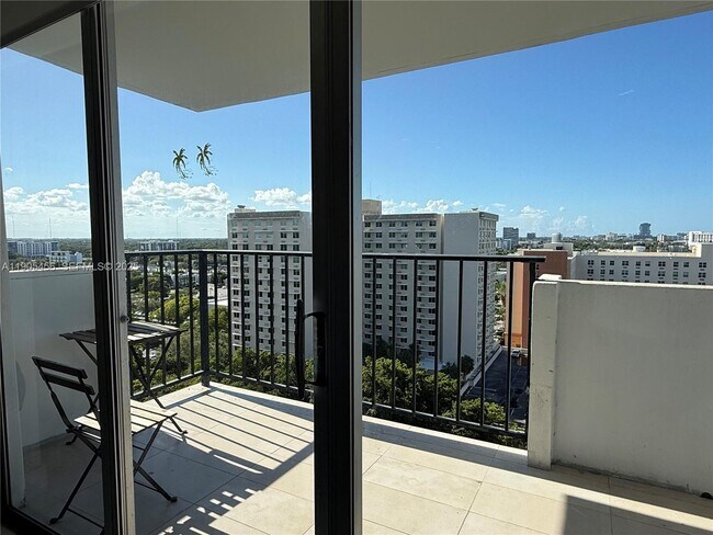 Building Photo - 2780 NE 183rd St