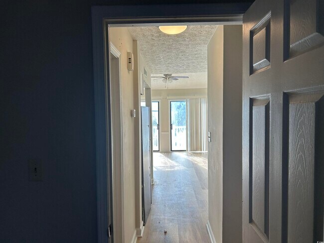 Building Photo - 800 Deer Creek Rd