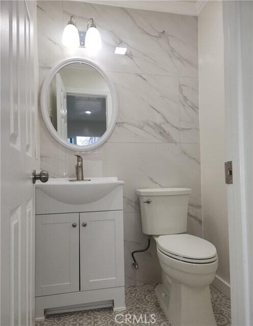 Building Photo - 914 Delaware St