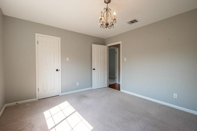 Building Photo - 8901 Splitarrow Dr