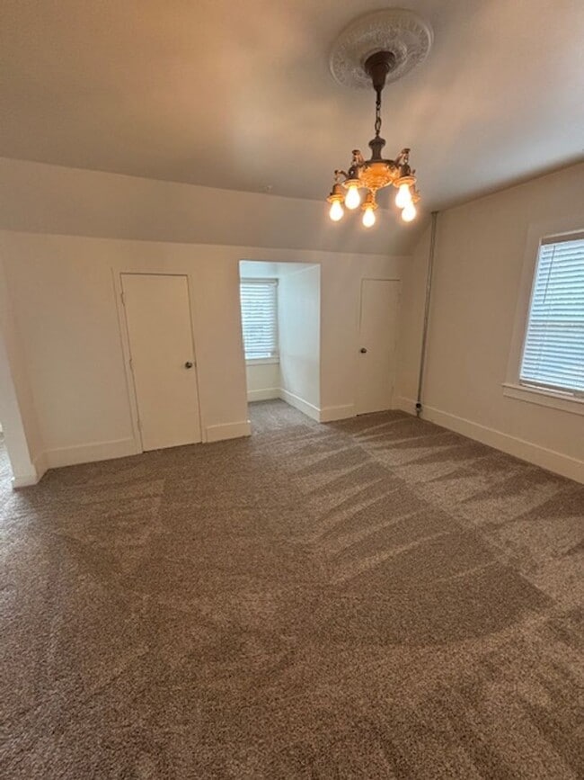Building Photo - 2 Bedroom 1 Bath Apt in Newberg