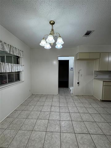 Building Photo - 3205 Pin Oak Dr
