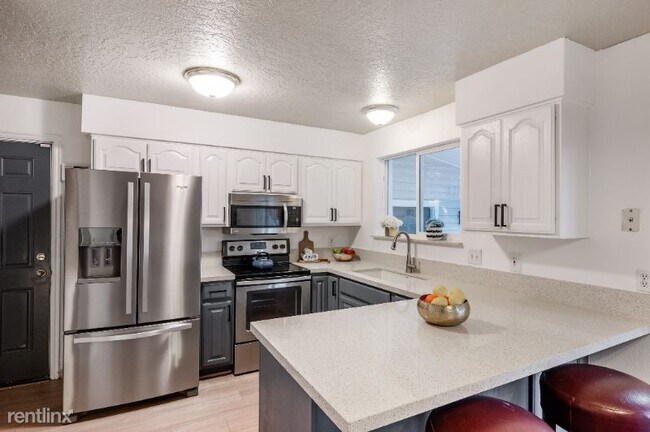 Building Photo - 5 br, 2 bath House - 3747 W Gandalf Dr