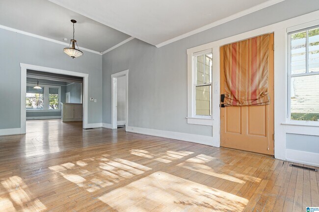 Building Photo - 3716 6th Ave S