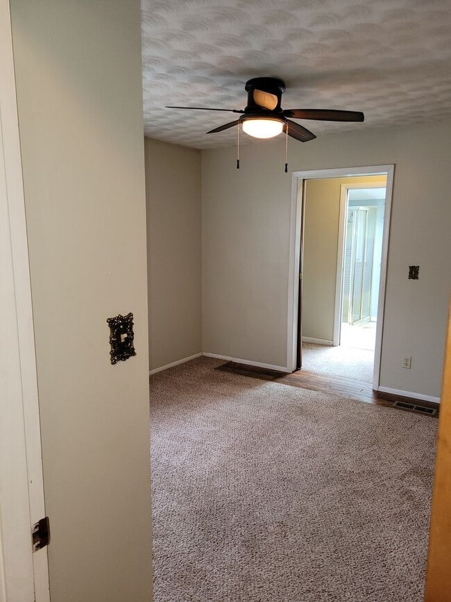 Building Photo - 3915 S Orchard Ct