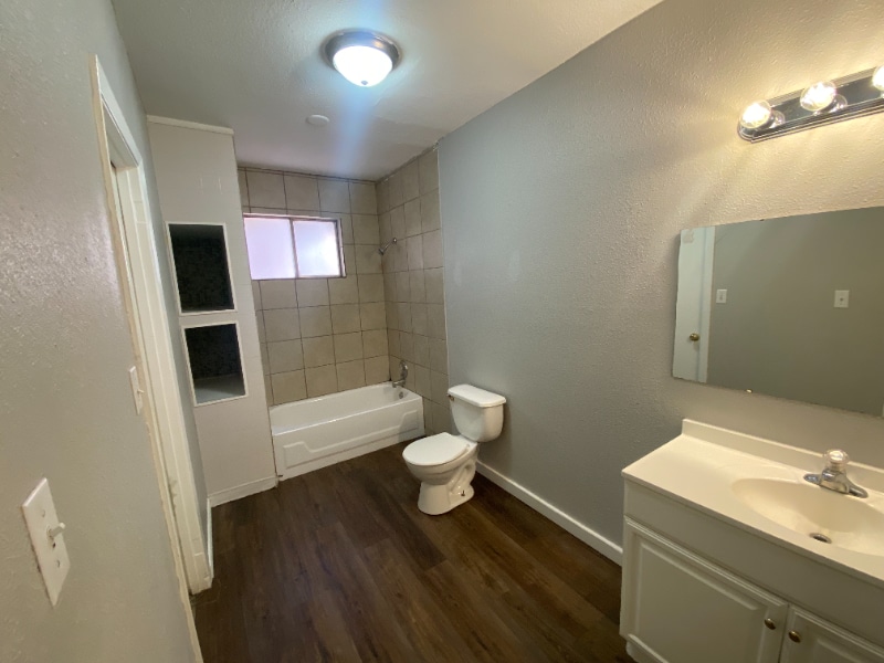 Building Photo - 1617 S Van Buren St