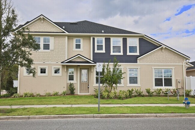 Primary Photo - Beautifully Appointment 3/2 Modern Townhom...
