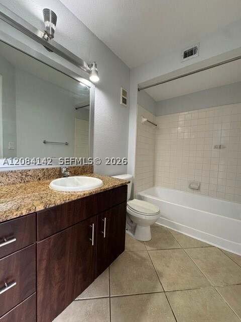 Building Photo - 731 Vista Isles Dr