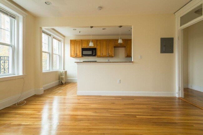 Building Photo - Spacious studio in Brighton