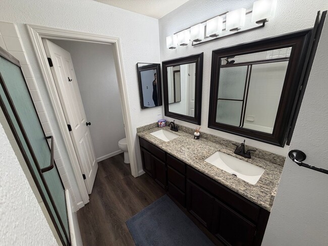 Building Photo - Pleasanton Sienna by Signature Townhouse 2 bed/2.5 bath, New Paint, new appliances, near downtown...