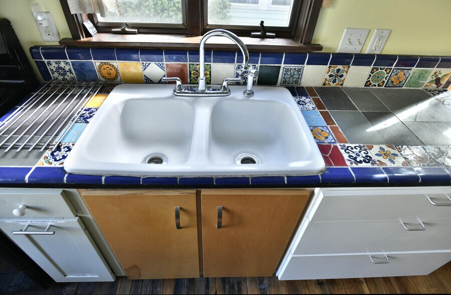 Kitchen - 31 Trull St.