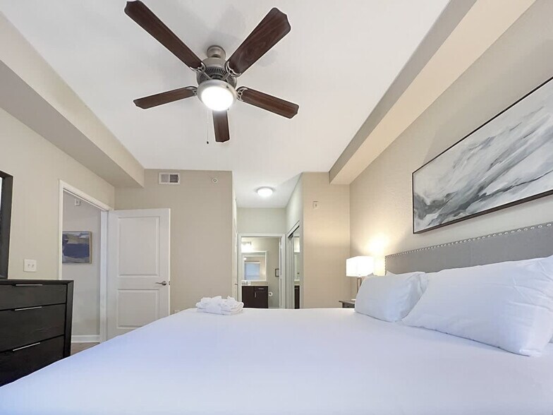 Building Photo - 4504 W Spruce St