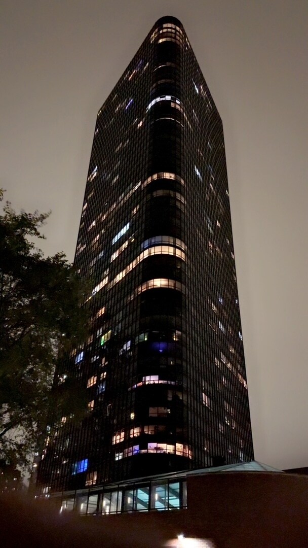 Building Photo - 5415 N Sheridan Rd