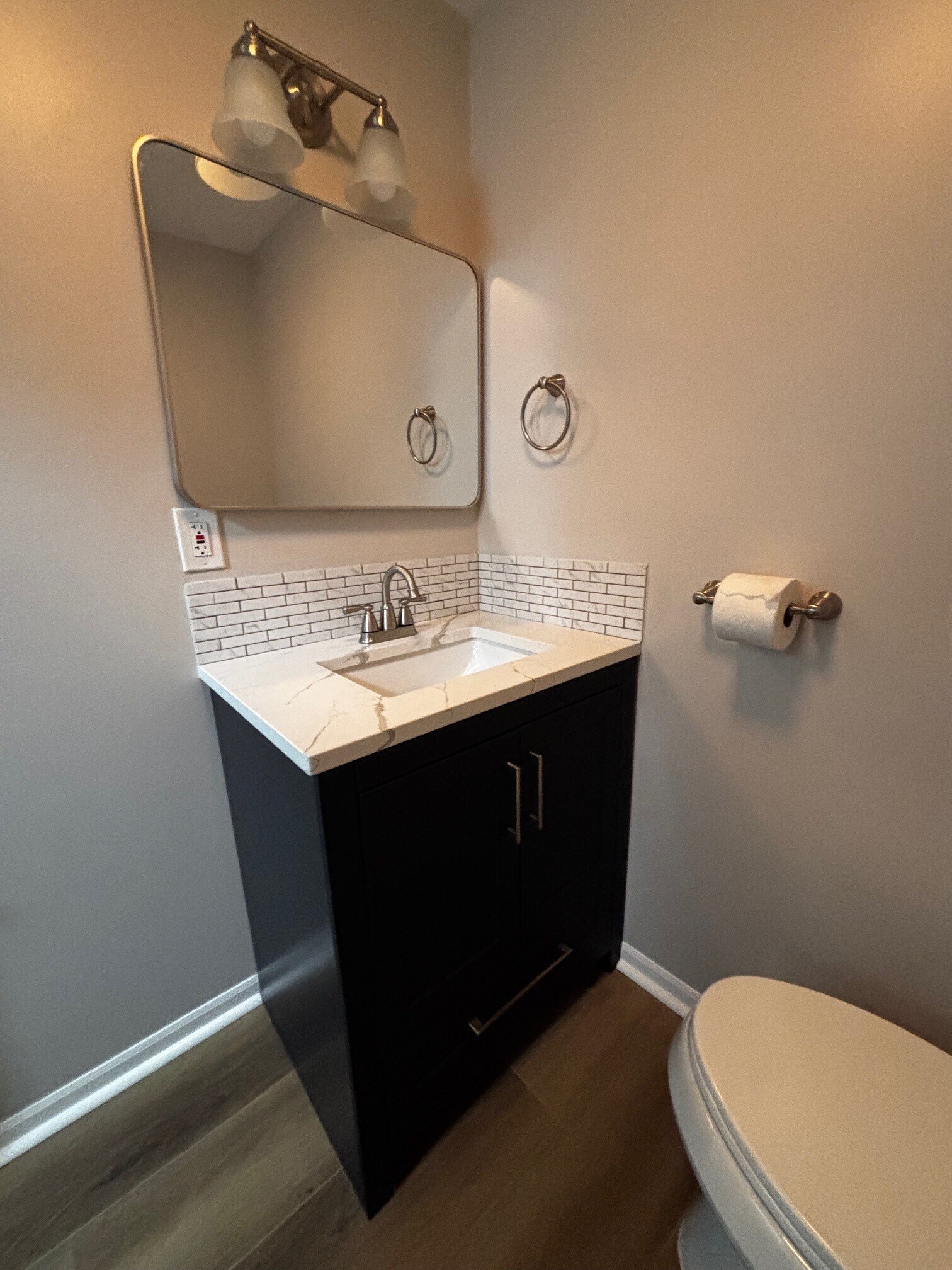 Building Photo - 981 Yale Ave