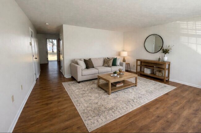 Building Photo - 100 Warren Cir