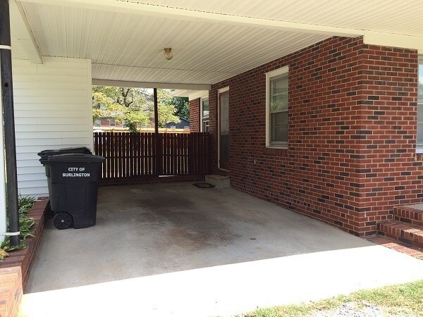 Building Photo - 3 Bedroom 1 Bath House