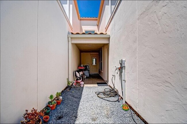 Building Photo - 13407 Preston Cliff Ct
