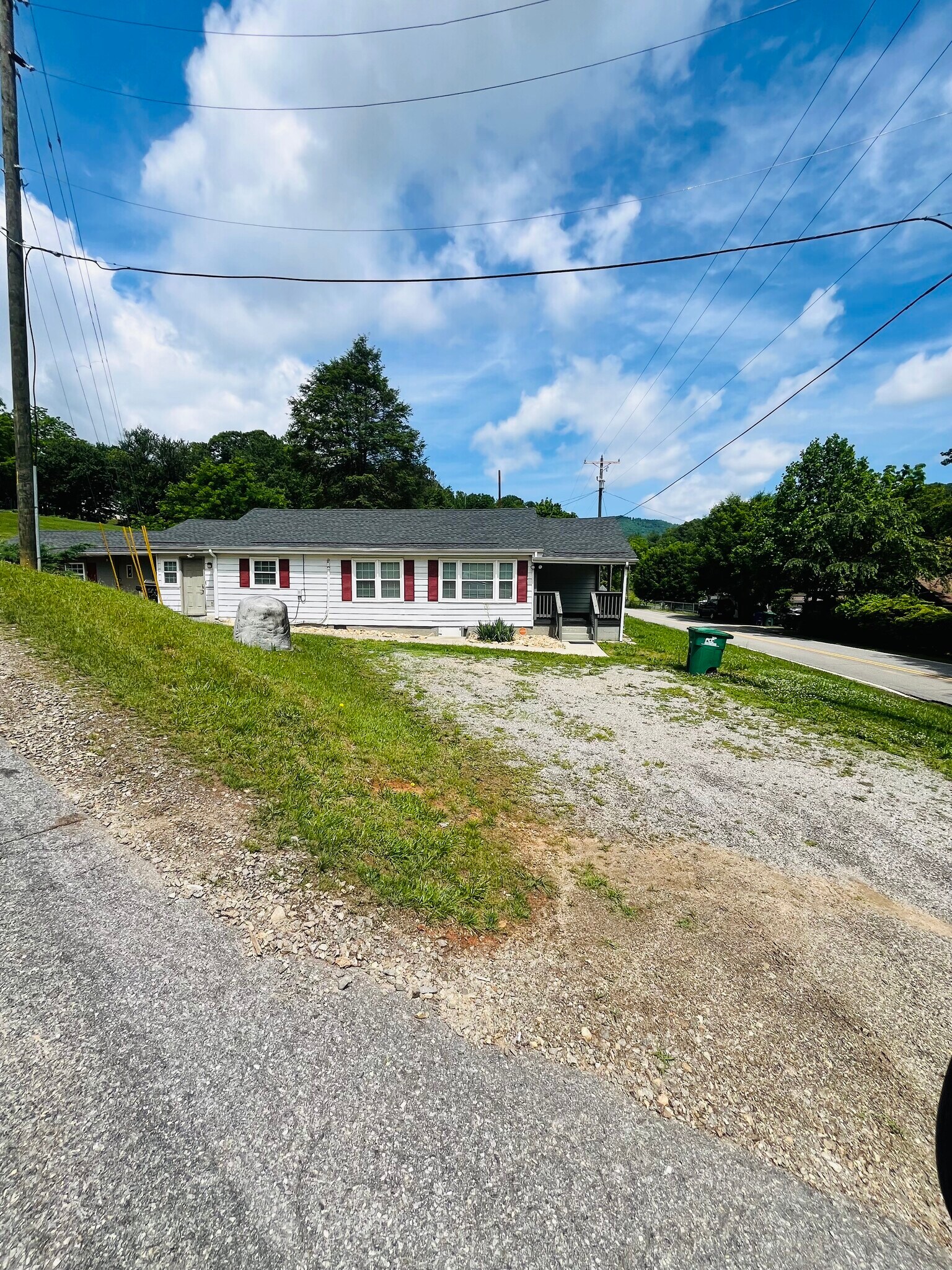 Building Photo - 305 Starnes Cove Rd
