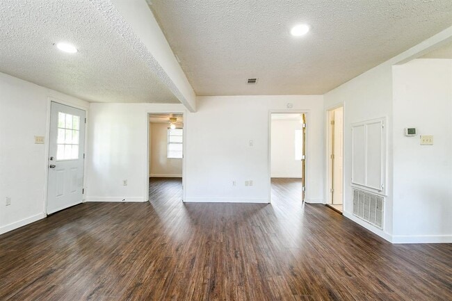 Building Photo - 24204 Linda Ln
