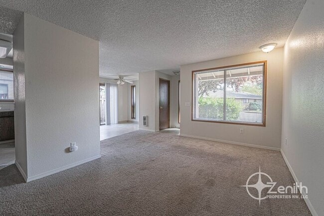 Building Photo - 3012 NE 78th Ave