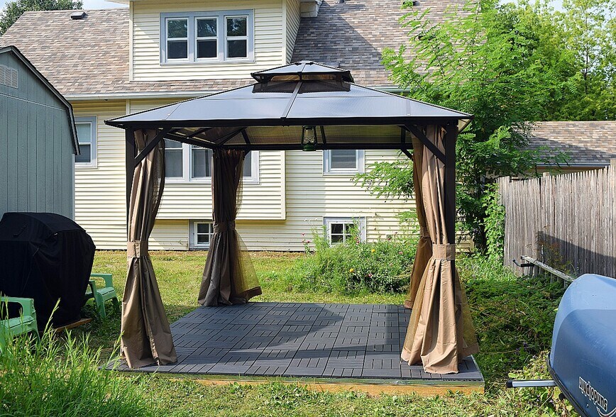 Building Photo - 102 E Irving Ave